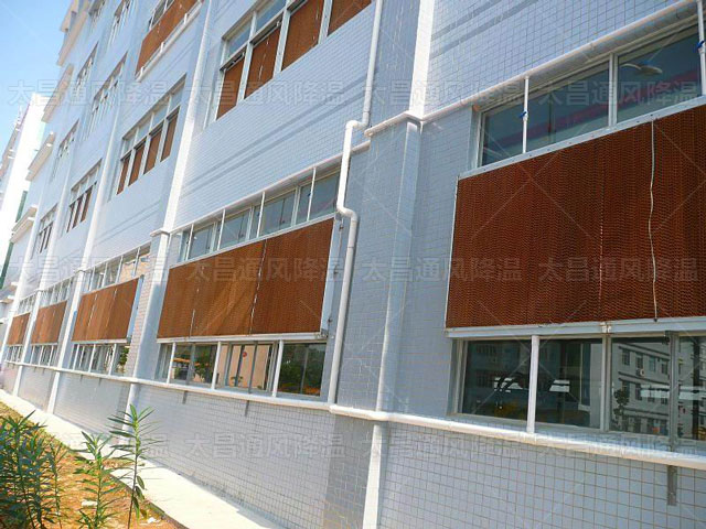 生產(chǎn)車(chē)間該如何降溫？使用水簾降溫