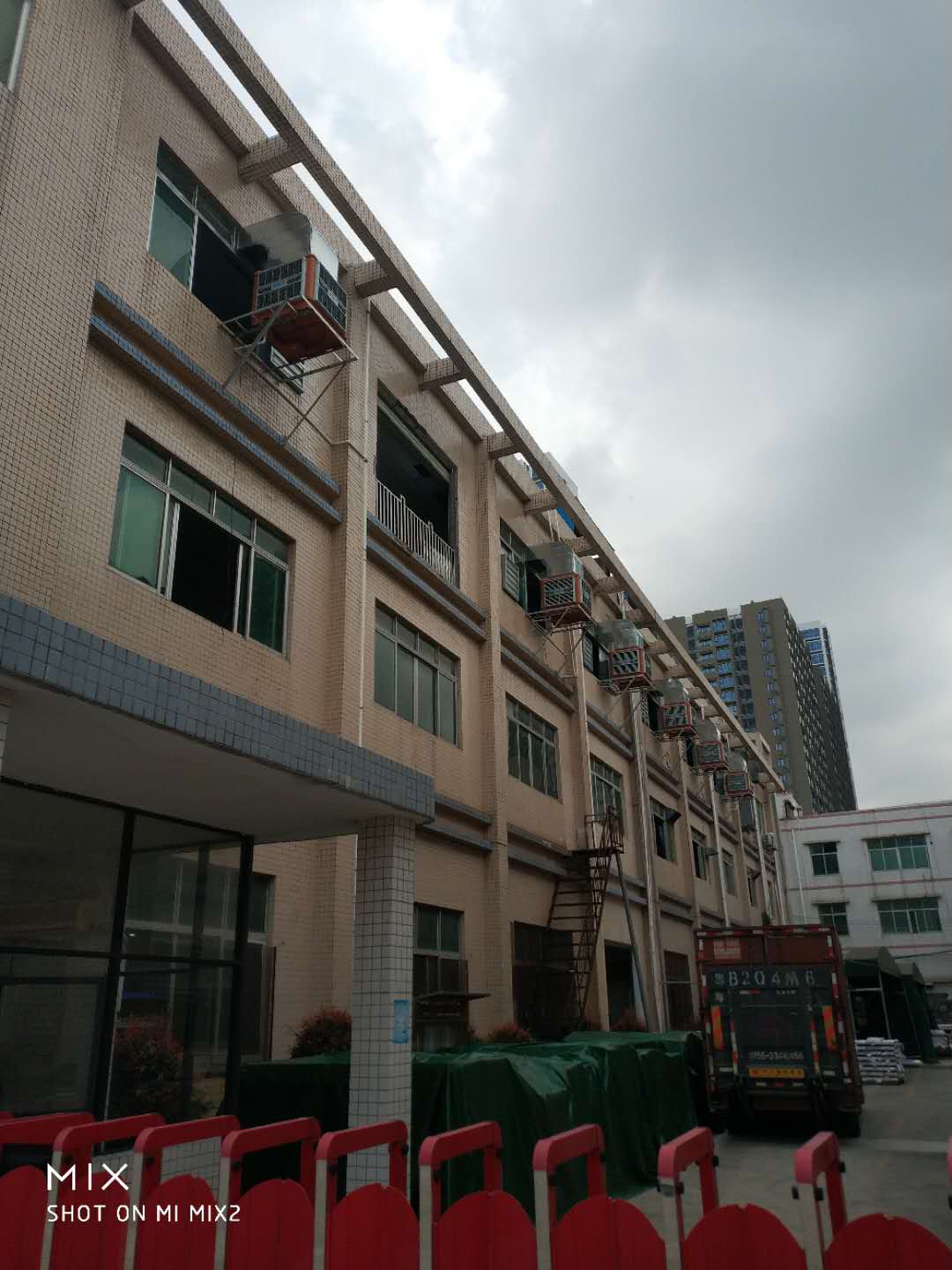 如何給高溫車(chē)間通風(fēng)降溫？