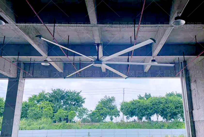 制造業(yè)選擇安裝工業(yè)大風扇有哪些好處？