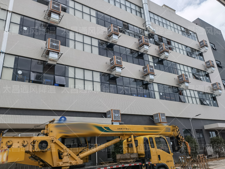 車間悶熱怎么降溫?潤東方節(jié)能環(huán)?？照{(diào)解決方案