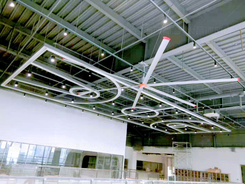 大型廠房通風(fēng)降溫什么設(shè)備好用？工業(yè)大風(fēng)扇如何？